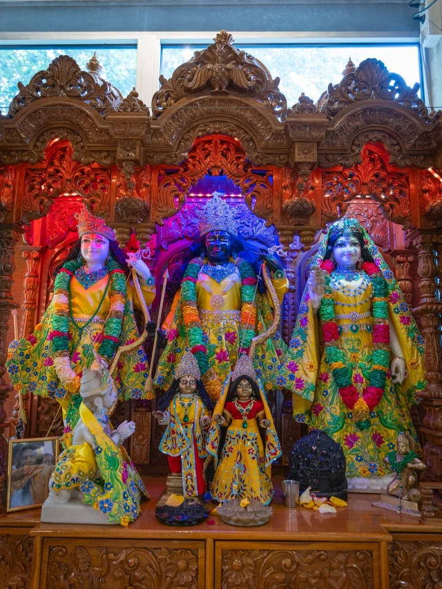 #DailyDarshan @TheAshram_spn Bhutabhrteshwarnath Mandir ⁣
⁣
⁣
#TheAshram #shreepeethanilaya #dailyhindudeities #BhutabhrteshwarnathMandir #BhaktiMarga⁣
⁣
___________________________________⁣
#lakshmi #durga #radhadurga #kamakshi #gayatri #tulsi #chaitanya #shiva⁣ #sitaram #hanuman #saraswati
⁣
#Hindu #Hinduism #Vaishnava #BhaktiYoga #Bhakti #Love #Temple #HinduTemple #Mandir #spirituality #mantra #photooftheday⁣