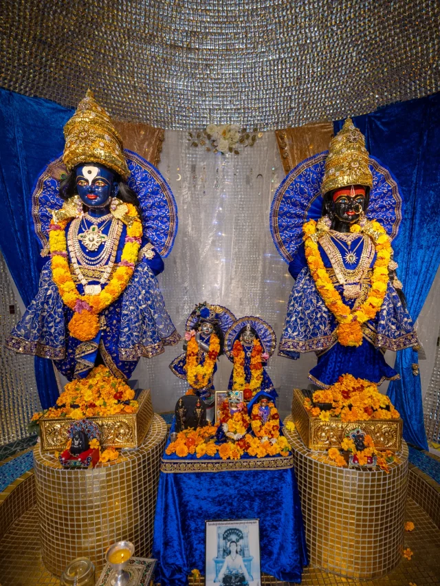 #DailyDarshan @TheAshram_spn Bhutabhrteshwarnath Mandir ⁣
⁣
⁣
#TheAshram #shreepeethanilaya #dailyhindudeities #BhutabhrteshwarnathMandir #BhaktiMarga⁣
⁣
___________________________________⁣
#krishna #radha #pandharpur #pandhuranga  #rukmini #vitthala #ashadiekadashi 
⁣
#Hindu #Hinduism #Vaishnava #BhaktiYoga #Bhakti #Love #Temple #HinduTemple #Mandir #Meditation #Kirtan #spirituality #mantra #photooftheday⁣